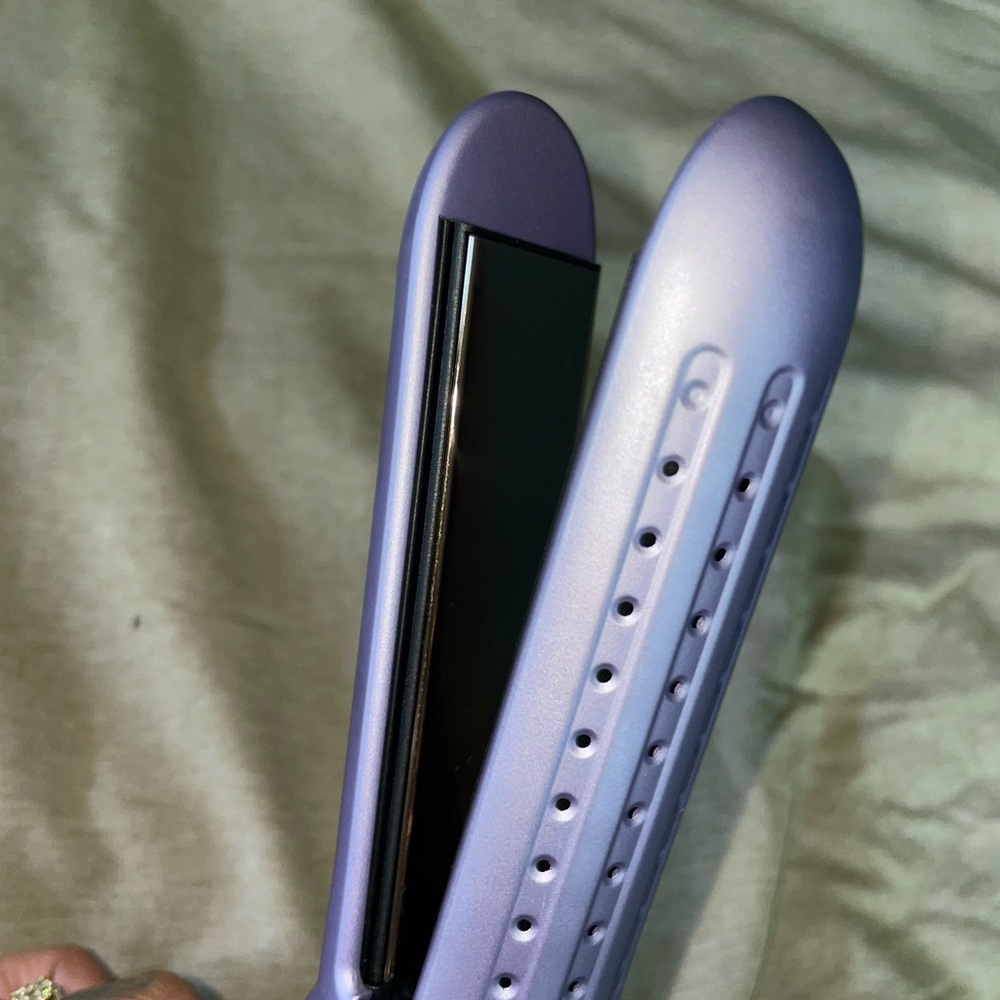 Monat 2-1 hair straightener + curl iron 

Tool only 💜💜